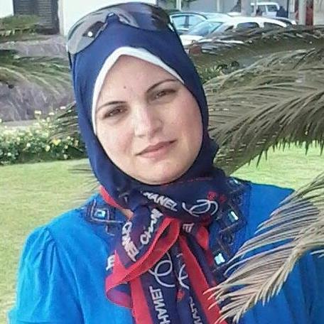 بشر
عمري الوووف
والانسانيه مهنتي
عنواني دنيا من الحروف
جميع ما املك كلمتي
جنسيتي منغير حدود
خدت الامل جنسيتي
وديانتي رحمه للوجود
والحب معني قصتي