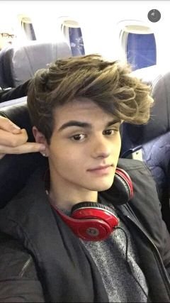 GlamaJaqui's profile picture. Te pienso día y noche abraham mateo sos mi vida tu música me llega al corazón y me hace escapar del mundo real 
Me gusta mucho combate pero más el equipo rojo