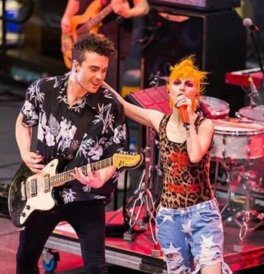 supporting Paramore worldwide!

make sure to check out Good DYE Young!