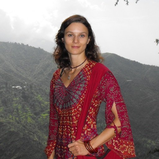 Spiritual life coach for women. Happy mother and wife. Yoga practitioner & teacher. Vipassana meditator. I love animals and the outdoors.