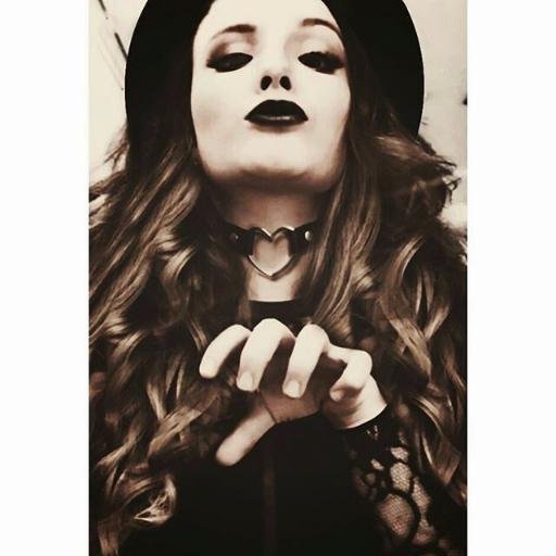 larissa78183337's profile picture. Me segue