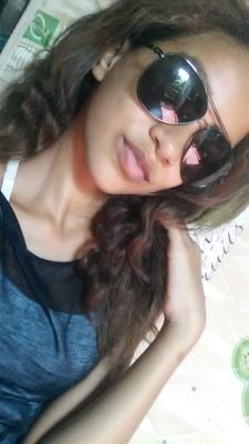 carolvivimendes's profile picture. 