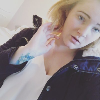 lucycoulling's profile picture. Had to make a new twitter, 18, mum to be