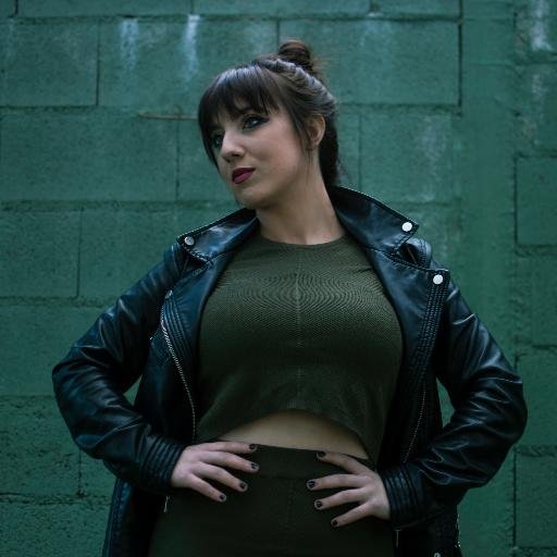 natitapiolina's profile picture. Para ser feliz hay primero que ser valiente.Si hay reencarnación que me toque ser el piano de Alejandro Sanz. 20 otoños.Estudio Derecho en la UCO