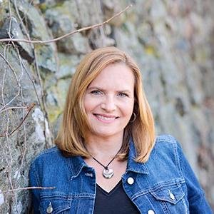 Author of PB bios about strong women, including THE LEAF DETECTIVE (Calkins Creek), SWIMMING WITH SHARKS, and FEARLESS FLYER. Represented by Red Fox Literary.