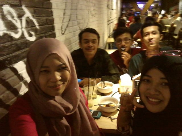 Happiness , Creator of my universe and Nothing was ever accomplished with tears.Semangatt hok yaa hok yaa :) ♥ life must be struggle ^.^