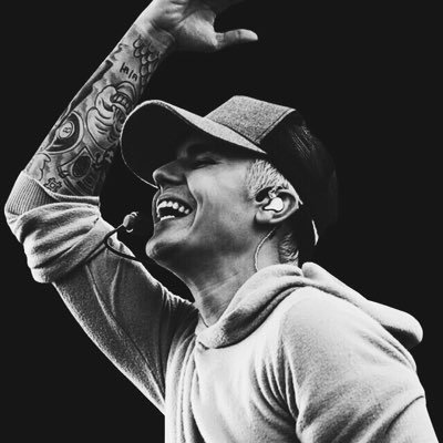 I've been here since 2009 and I don't plan on leaving • saw my whole world on March 9, 2016 • follow my insta: @/babybiebr •