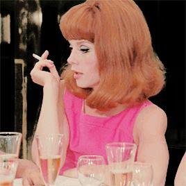 Juris_Framboise's profile picture. Cinéphile swingueuse & féministe.  Je n'ai pas un humour de juriste.  Gauche bobo France Inter / Télérama.  Paris-Berlin-Londres-Hambourg.