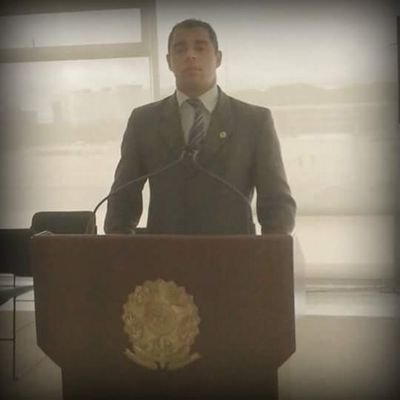 Sou apenas uma versão alfabetizada do meu avô/paí grande homem, correto e fiel a Deus