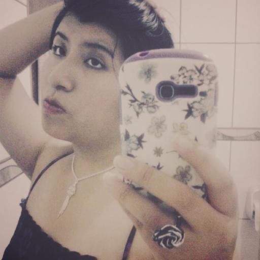 bueno yo soy buena,sencilla,sincera,soy graciosa.tierna,me gustan los animales amo la banda de ONE DIRECTION, me gusta cantar y me gusta la comida jajajaja :)