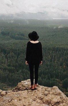 Нужно меньше думать, больше жить. © Дженнифер Энистон