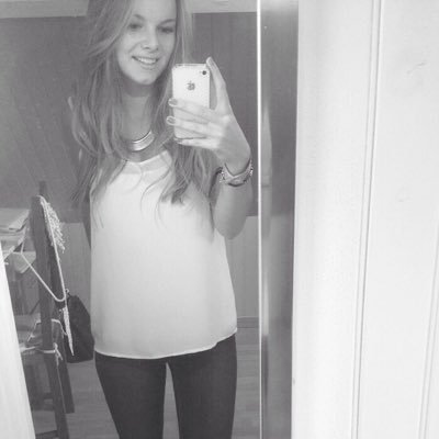 paulinecand's profile picture. 