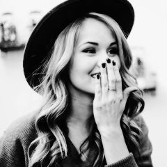 zoerpgscb's profile picture. musique           walkz          lesbienne.