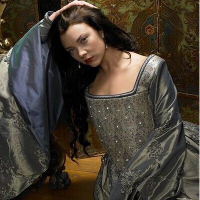 I'm Anne Boleyn. I'm the second wife to @HTudorEight ❤️ our daughter is @TudorElizabeth1 [18 + Mature Content ]