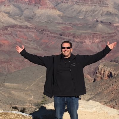 Constant traveler, Beachbody junkie, lover of chicken, Global Sales Manager, and soccer dad. #Greencoatboxes