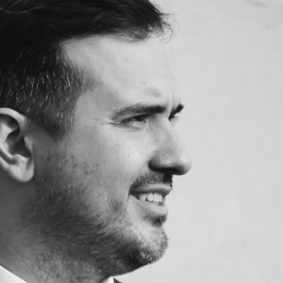marianomiquelar's profile picture. Actor, director teatral y maestro responsable de @Elresorteteatro