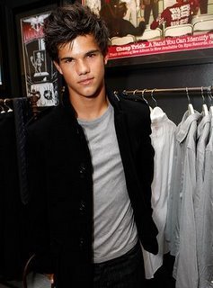 hey. lets proof to people that Taylor Lautner rocks! :D