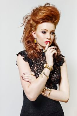 Dar Blow Dry Bar with an express glamour service. Brought to you by celebrity hair designer, Dar #BlowDry #Glamour #DarBloBar info@darblobar.com #centralLondon