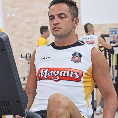 Twitter sobre Alessandro Rosa Vieira, Falcão, eleito por duas vezes o melhor jogador do mundo de futsal e com mais de 350 gols pela Seleção Brasileira.