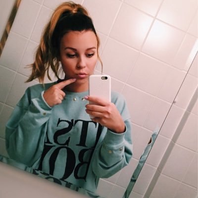 DagisDrawing's profile picture. ❥We love our Beetch mommy