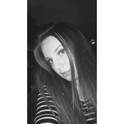 AngelaHoppenyan's profile picture. old account