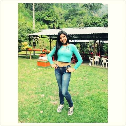 -Hoy sali con dios y si no vuelvo es porque me fui con el ♥_______________________________ SOY ESA que se rie hasta de lo que no tiene gracia .