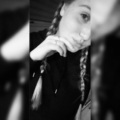 19 jaar,
insta: @mynameis_desiree