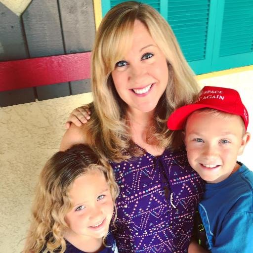 A Personal Power Planner who helps people map out & EXCEED their awesome life dreams, and squeeze every bit of free time,happiness and gratitude in this life
