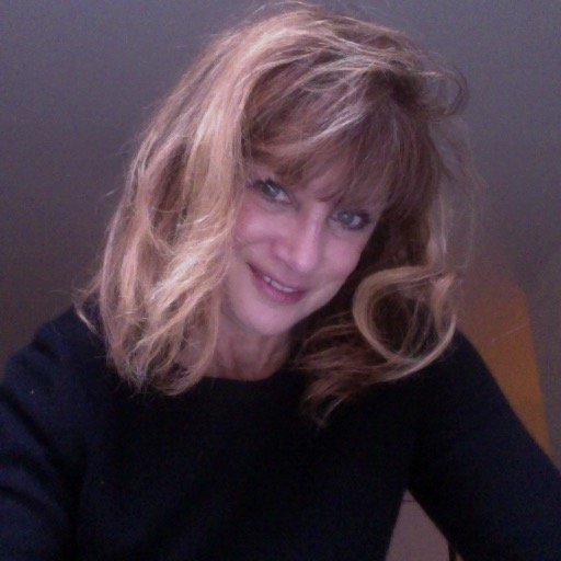 bonwink's profile picture. Dog mom to Einstein, explorer,  artist and native NYer