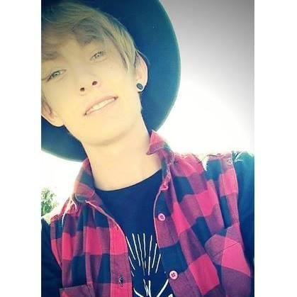 smoke_happyness's profile picture. Lycéen | Happy Again  | Maïwenn ❤❤  | 16 ans | Call me Alo ≠ ↪Bretagne Vannes