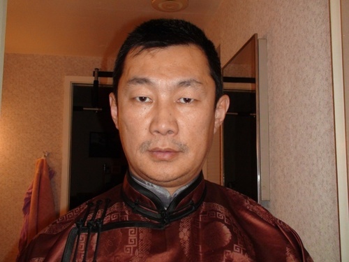 ts. munkhbayar ( buuddag, harvadag), javhlan, bolorbold(ediin zasgiin aluurchiin naminchlal nomiin) baterdene avraga, baasan egch zereg humuusiig demjdeg.