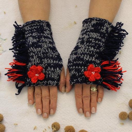 KnitPinar's profile picture. 