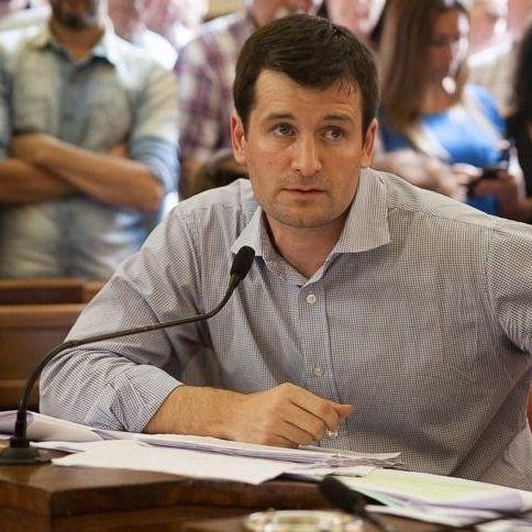 Concejal Partido General Pueyrredon. Bloque Agrupacion Atlantica - Pro. 35 Años. Casado. 2 Hijos.