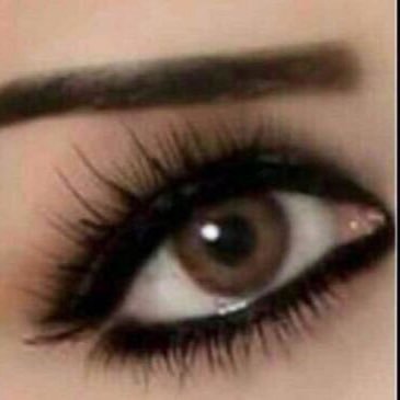 أنآ أمرأءه عنادي غريب أتحملُ الكثِير و أكتِمُ الكثِير أعشق الكِبرياء خجوله ولكن أمتلك جرائه مُفاجئِہ .ل