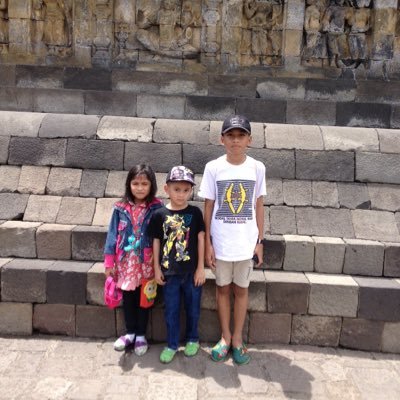 dewi211176's profile picture. 