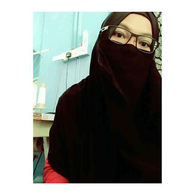 ''Hannya kerana awak tahu nama saya tidak bermakna awak kenal saya,Jangan samakan saya dengen perempuan yang awk kenal. saya adalah saya.'' :)