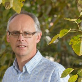 Assoc Prof in Environmental Governance @CCRI_UK @uniglos. Chair @4commonland & @UpperThamesCaBA, Board @glosnature, Co-I @LandwiseNFM & @NICRErural. Own views.