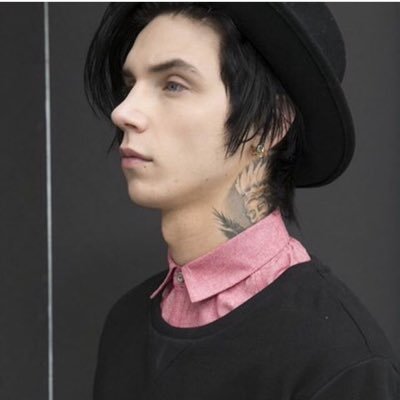 •5sos•Sleeping With Sirens•Pierce The Veil•Black Veil Brides•As It Is•All Time Low•Tumblr• Genderfluid