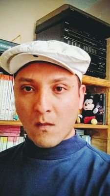 Profesor de Español, Etimologías Greco-latinas del Español. Estudioso de la medicina griega antigua y de Galeno. Amante de las matemáticas y de la Física.
T