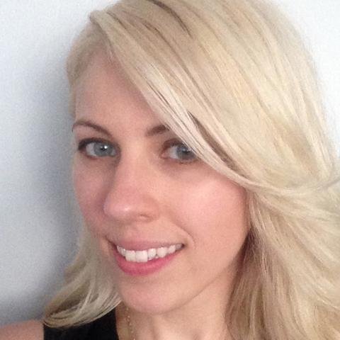 ❤️ Business, marketing, books, travel, beauty, & fashion
👩💻 SEO & Digital Marketing Strategist
🙌 Ecommerce owner