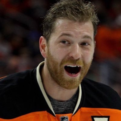 this is claude giroux dont mind me im just the biggest Beauty in the league I score nasty genos parody account.
