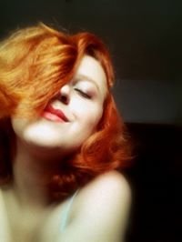 LolaLonque's profile picture. Antes eu era a crítica de moda, cinema, literatura e comportamentos, agora que estou de férias apreciem o meu lado humana ;)