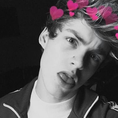 in love with reecey-boy                

           and also in love with blake and george