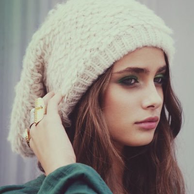 sky_hildegard's profile picture. Sky Watson - 19 ans. - Vampire - Damon. - Théo. - Une jalouse hors paire.