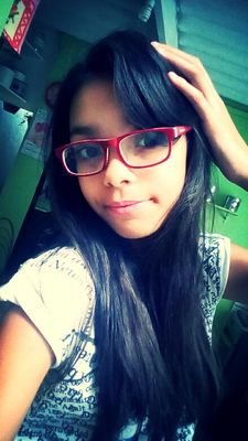 ester_slk's profile picture. bom eu gosto de fazer video e escutar musica