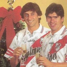 Periodista deportivo de La Banda, 19 Años. Fanático del Más Grande. 35 son mejores. 2 veces en 6 meses. Tricampeón. 2do mejor del mundo. El Famoso River Plate.