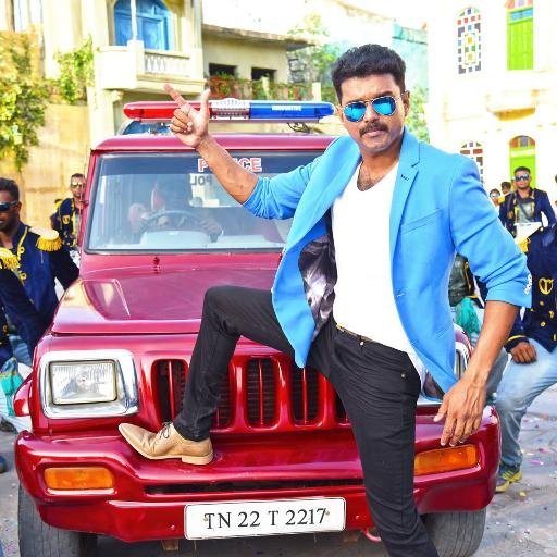 உன் ரத்தம் என் ரத்தம் வேரே இல்லை
உதிரத்தில் விதைத்தாயே அன்பின் சொல்லை
தலைவா...தலைவா...உயிர் நீ தலைவா...❤❤❤