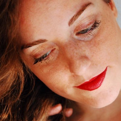lunacolferai's profile picture. Viaggio sempre, anche con la mente. Cuore da letterata, formazione economica ma pensiero libero. Lettrice, comunicatrice e sognatrice.