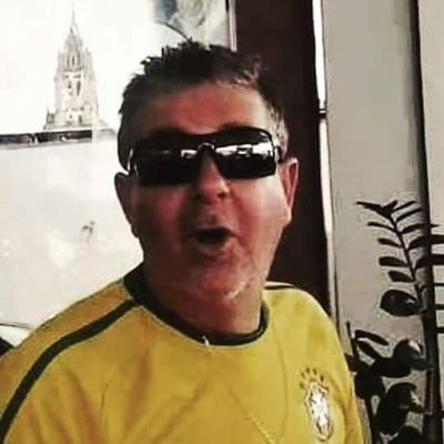 mamadio10's profile picture. A gente precisa é saber criar espaço, não importa o tamanho dos apertos. A gente precisa é de um olhar fresco, que não envelhece, apesar de tudo o que já viu...