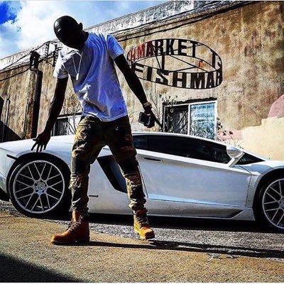 #BreakThroughArtistOfTheYear #2ndFeedUp out now! Click the link in bio to watch Materialistic.